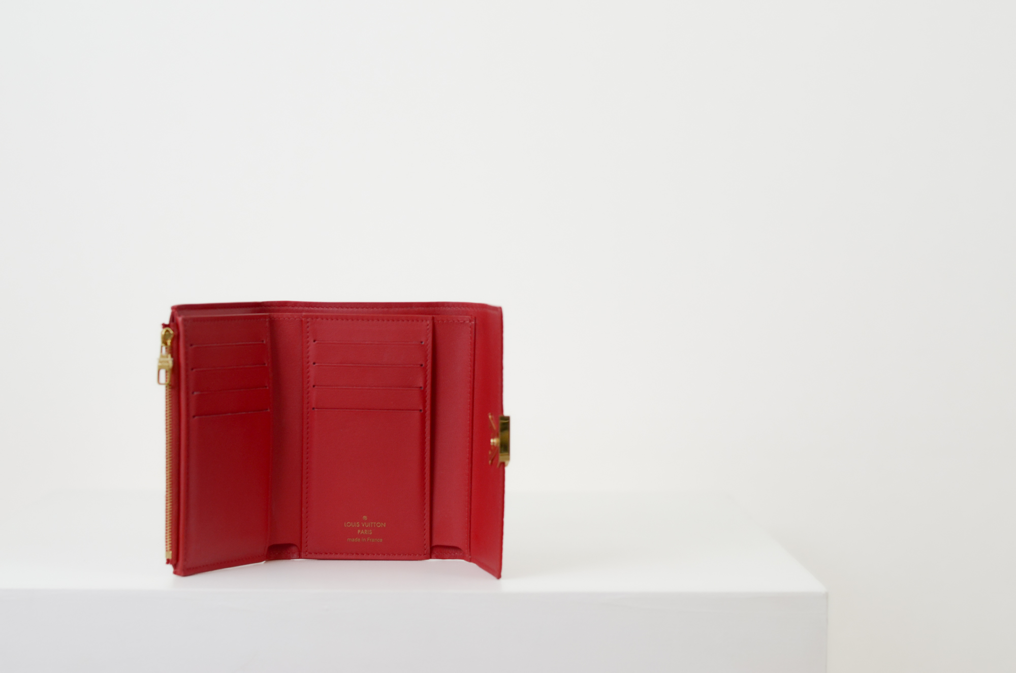 Capucines Compact Wallet Scarlet Red Taurillon Leather