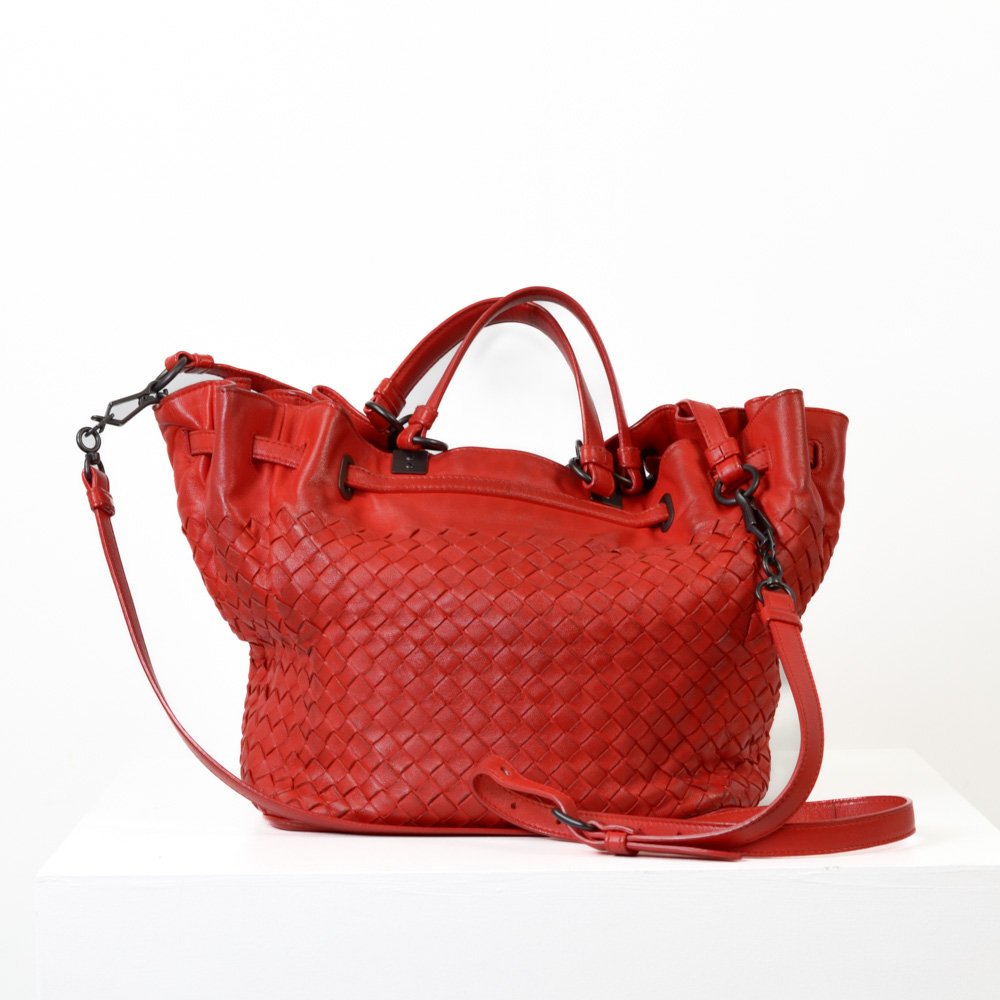 botkacerva1 2.jpg Bottega Veneta Intrecciato Red Bucket Bag - Obrázek 1